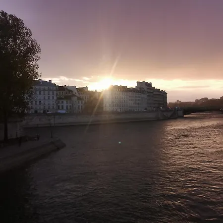 Le Petit Cocon Du Marais * Parigi